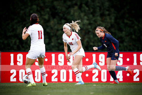 Wisconsin Women's Soccer Team vs. Illinois