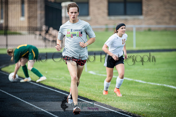 Kyle Cass running the track